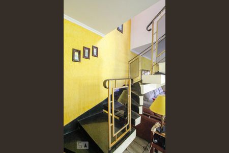 Escada de casa à venda com 3 quartos, 150m² em Vila Galvao, Guarulhos