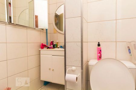 Casa à venda com 180m², 5 quartos e 2 vagas Casa à venda com 180m², 5 quartos e 2 vagasBanheiro 2