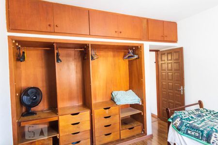 Casa à venda com 180m², 5 quartos e 2 vagas Casa à venda com 180m², 5 quartos e 2 vagasQuarto 3