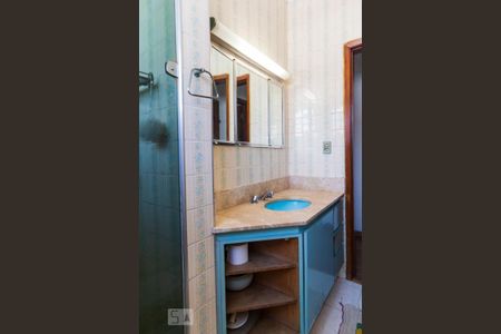 Casa à venda com 180m², 5 quartos e 2 vagas Casa à venda com 180m², 5 quartos e 2 vagasBanheiro 3