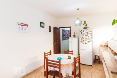 Casa à venda com 180m², 5 quartos e 2 vagas Casa à venda com 180m², 5 quartos e 2 vagasCozinha