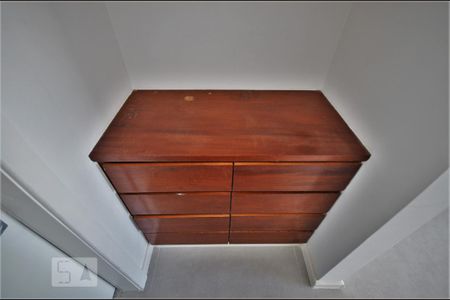 Apartamento para alugar com 80m², 2 quartos e 1 vagaCloset do quarto