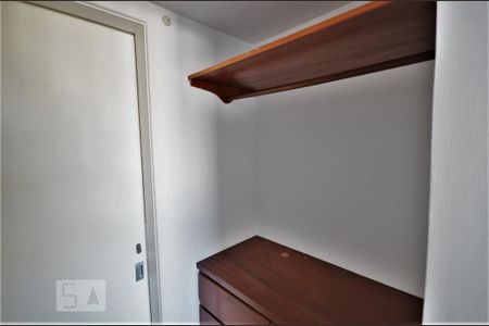 Apartamento para alugar com 80m², 2 quartos e 1 vagaCloset do quarto