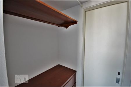 Apartamento para alugar com 80m², 2 quartos e 1 vagaCloset do quarto