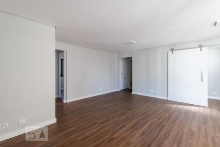 Apartamento para alugar com 110m², 2 quartos e 2 vagasSala