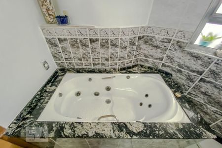 Apartamento para alugar com 100m², 3 quartos e 2 vagasDetalhe Banheiro da Suíte