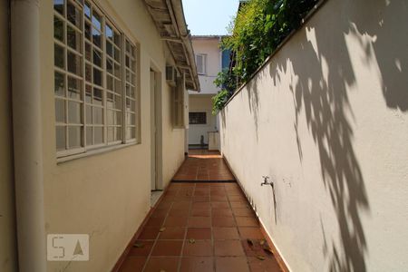 Casa à venda com 200m², 3 quartos e sem vagaCorredor dos fundos