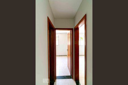 Corredor de apartamento à venda com 2 quartos, 60m² em Frei Leopoldo, Belo Horizonte