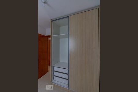 Quarto 1 de apartamento para alugar com 2 quartos, 44m² em Vila Invernada, São Paulo