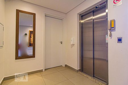 Apartamento para alugar com 56m², 2 quartos e 1 vaga Apartamento para alugar com 56m², 2 quartos e 1 vagaHall