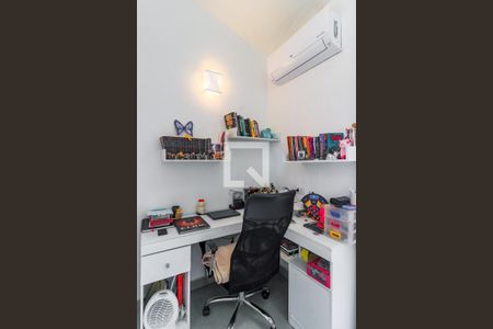 Casa à venda com 300m², 3 quartos e 2 vagasQuarto