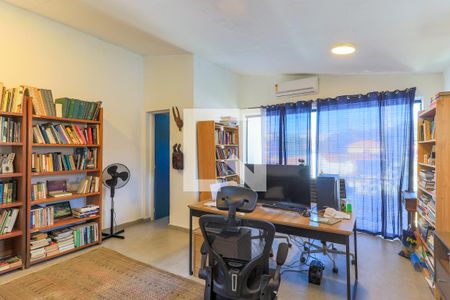 Casa à venda com 300m², 3 quartos e 2 vagasEscritório