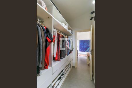 Casa à venda com 300m², 3 quartos e 2 vagasCloset da Suíte