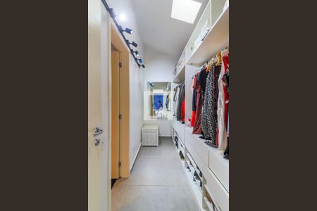 Casa à venda com 300m², 3 quartos e 2 vagasCloset da Suíte