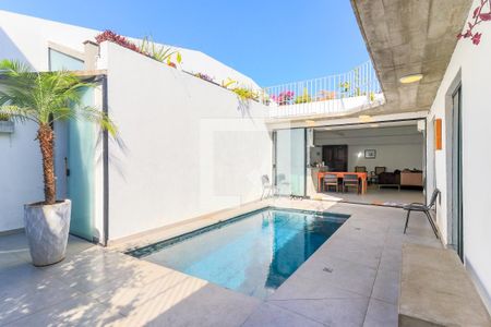 Casa à venda com 300m², 3 quartos e 2 vagasPiscina/Área externa
