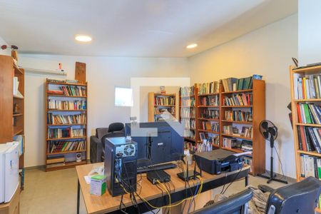 Casa à venda com 300m², 3 quartos e 2 vagasEscritório