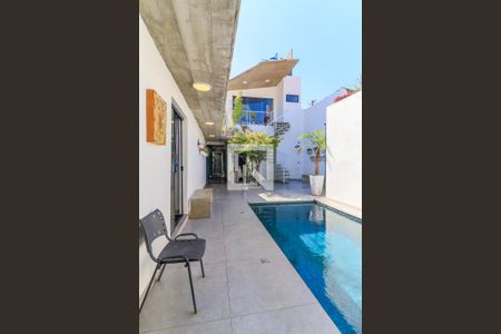 Casa à venda com 300m², 3 quartos e 2 vagasPiscina/Área externa