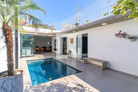 Casa à venda com 300m², 3 quartos e 2 vagasPiscina/Área externa