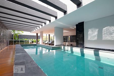 Studio para alugar com 35m², 1 quarto e 1 vaga Studio para alugar com 35m², 1 quarto e 1 vagaPiscina