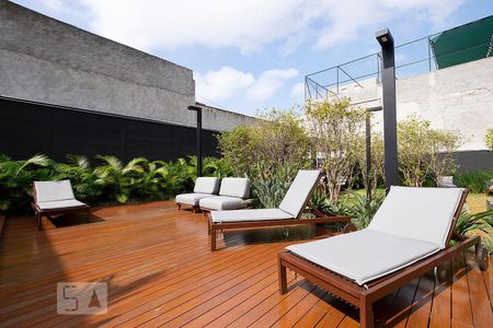 Studio para alugar com 35m², 1 quarto e 1 vaga Studio para alugar com 35m², 1 quarto e 1 vagaDeck