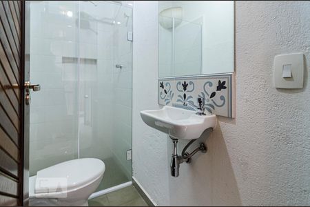 Casa à venda com 200m², 3 quartos e 2 vagasBanheiro de serviço