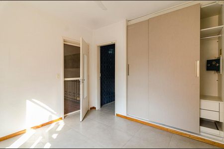 Casa à venda com 200m², 3 quartos e 2 vagasSuíte