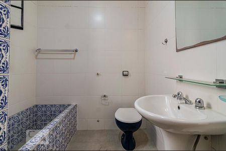 Casa à venda com 200m², 3 quartos e 2 vagasBanheiro