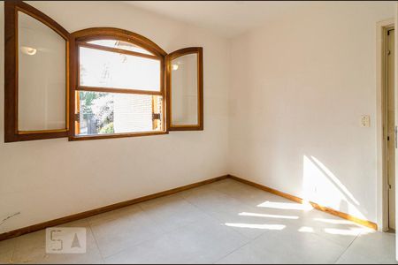 Casa à venda com 200m², 3 quartos e 2 vagasSuíte
