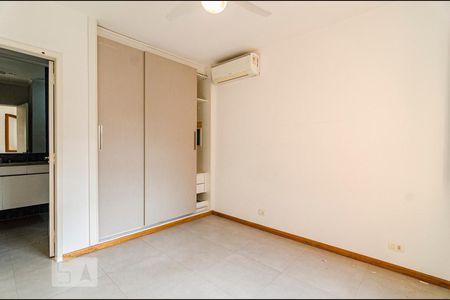 Casa à venda com 200m², 3 quartos e 2 vagasSuíte