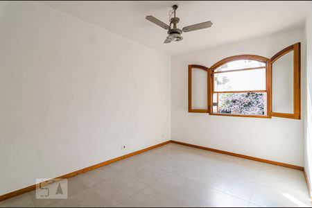 Casa à venda com 200m², 3 quartos e 2 vagasQuarto 2