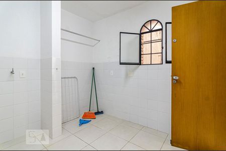 Casa à venda com 200m², 3 quartos e 2 vagasÁrea de serviço