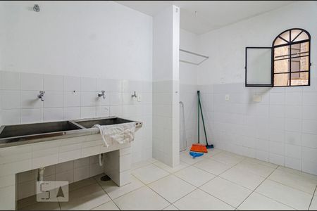 Casa à venda com 200m², 3 quartos e 2 vagasÁrea de serviço