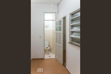 Banheiro de Serviço de apartamento para alugar com 2 quartos, 58m² em Tijuca, Rio de Janeiro