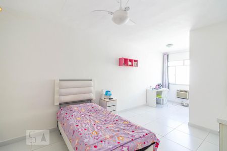 Casa à venda com 370m², 5 quartos e 6 vagas Casa à venda com 370m², 5 quartos e 6 vagasQuarto 4