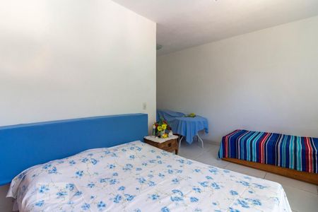 Casa à venda com 370m², 5 quartos e 6 vagas Casa à venda com 370m², 5 quartos e 6 vagasQuarto 5