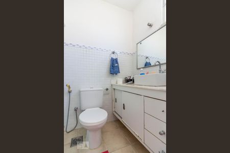 Casa à venda com 370m², 5 quartos e 6 vagas Casa à venda com 370m², 5 quartos e 6 vagasBanheiro 3