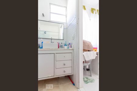 Casa à venda com 370m², 5 quartos e 6 vagas Casa à venda com 370m², 5 quartos e 6 vagasBanheiro 3