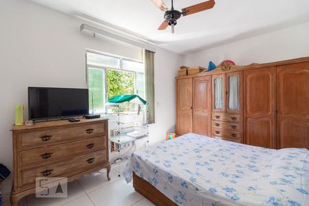 Casa à venda com 370m², 5 quartos e 6 vagas Casa à venda com 370m², 5 quartos e 6 vagasQuarto 5