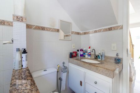 Casa à venda com 370m², 5 quartos e 6 vagas Casa à venda com 370m², 5 quartos e 6 vagasBanheiro 4