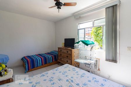 Casa à venda com 370m², 5 quartos e 6 vagas Casa à venda com 370m², 5 quartos e 6 vagasQuarto 5