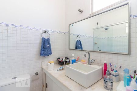 Casa à venda com 370m², 5 quartos e 6 vagas Casa à venda com 370m², 5 quartos e 6 vagasBanheiro 3