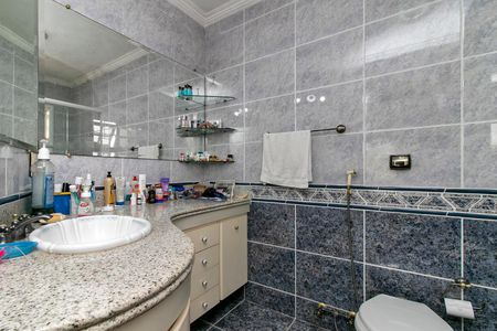 Casa à venda com 350m², 3 quartos e 3 vagasBanheiro da Suíte 1