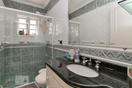 Casa à venda com 350m², 3 quartos e 3 vagasBanheiro da Suíte 1