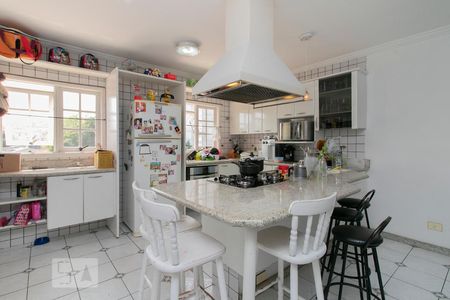 Casa à venda com 350m², 3 quartos e 3 vagasCozinha