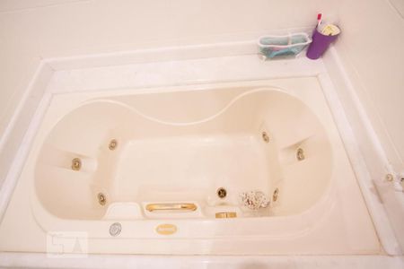 Casa à venda com 300m², 2 quartos e 4 vagasDetalhe Banheiro Suíte 2