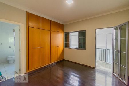 Casa para alugar com 250m², 4 quartos e 5 vagasSuíte