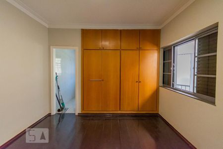 Casa para alugar com 250m², 4 quartos e 5 vagasQuarto - Armários