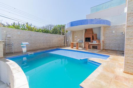 Casa para alugar com 250m², 4 quartos e 5 vagasPiscina