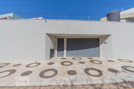 Casa para alugar com 250m², 4 quartos e 5 vagasFachada do Prédio