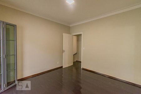 Casa para alugar com 250m², 4 quartos e 5 vagasSuíte